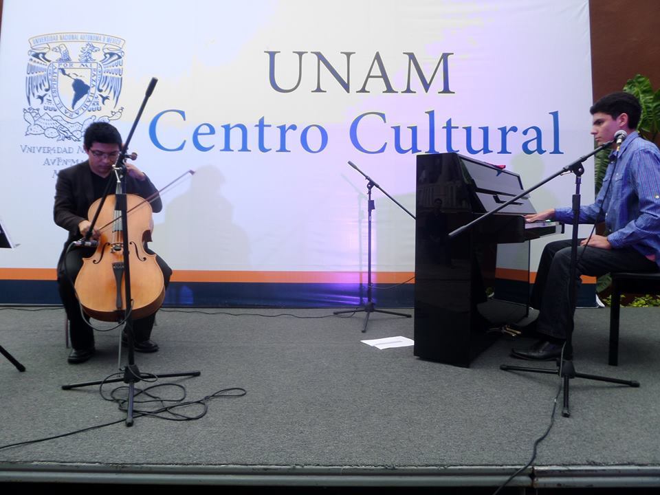 Carlos Briceño (cello) y Ricardo Herrera (piano)