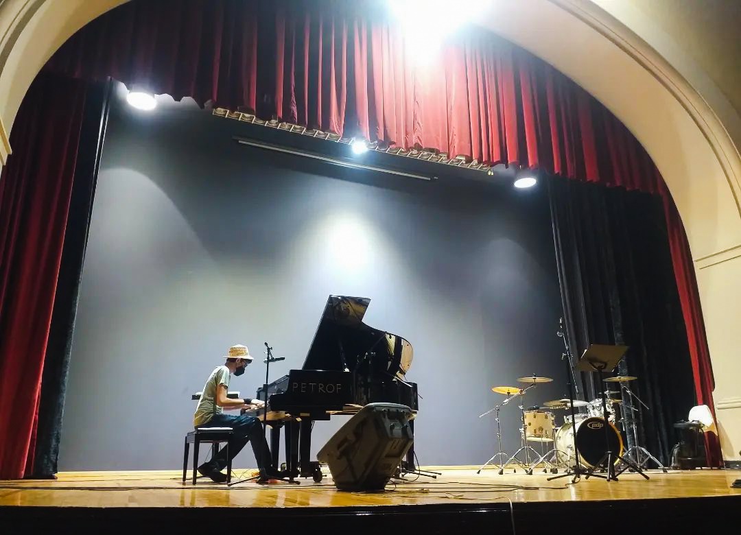 Ricardo Herrera. Auditorio Nicolaita (CCU, UMSNH). Morelia, Michoacán, 2022.