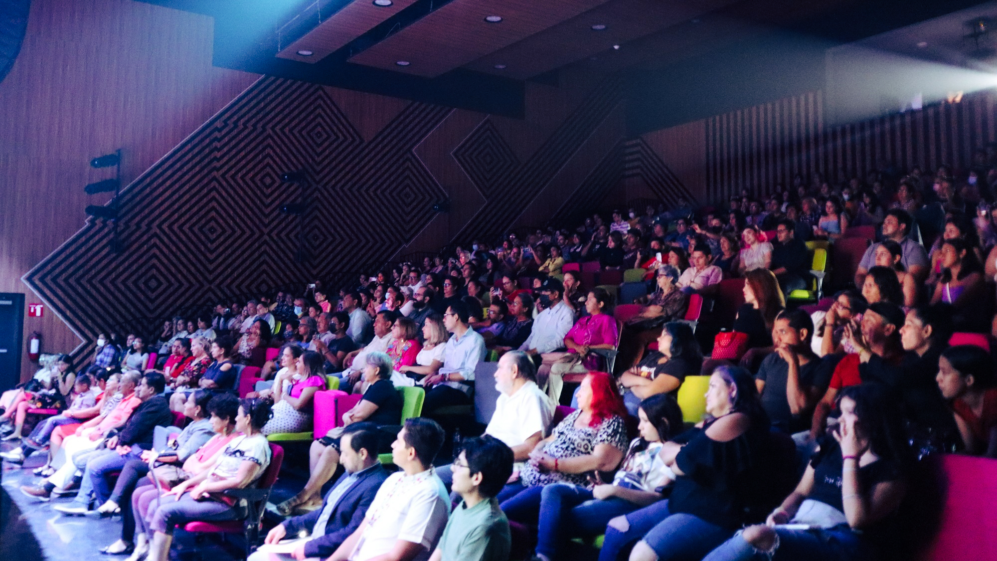 Audiencia presente en Teatro Constitución de Apatzingán. Noviembre 2022.